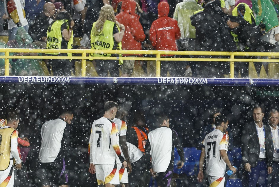 EURO 2024'te tarihi anlar: Almanya-Danimarka maçı durduruldu