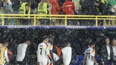 EURO 2024'te tarihi anlar: Almanya-Danimarka maçı durduruldu