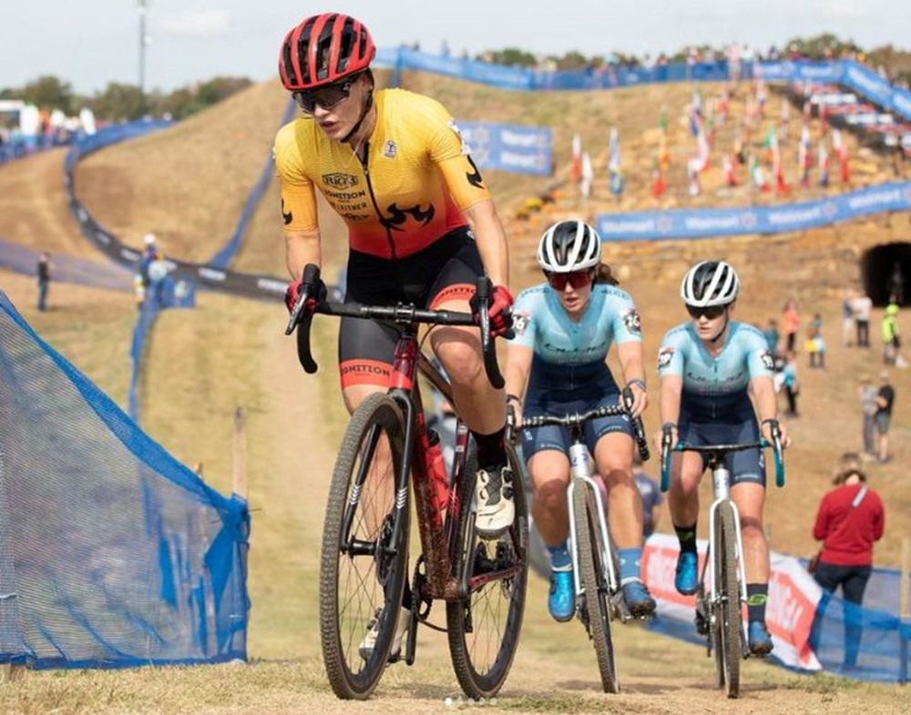 Trans yarışmacıların başarısı sonrası eski şampiyon sporu bıraktı