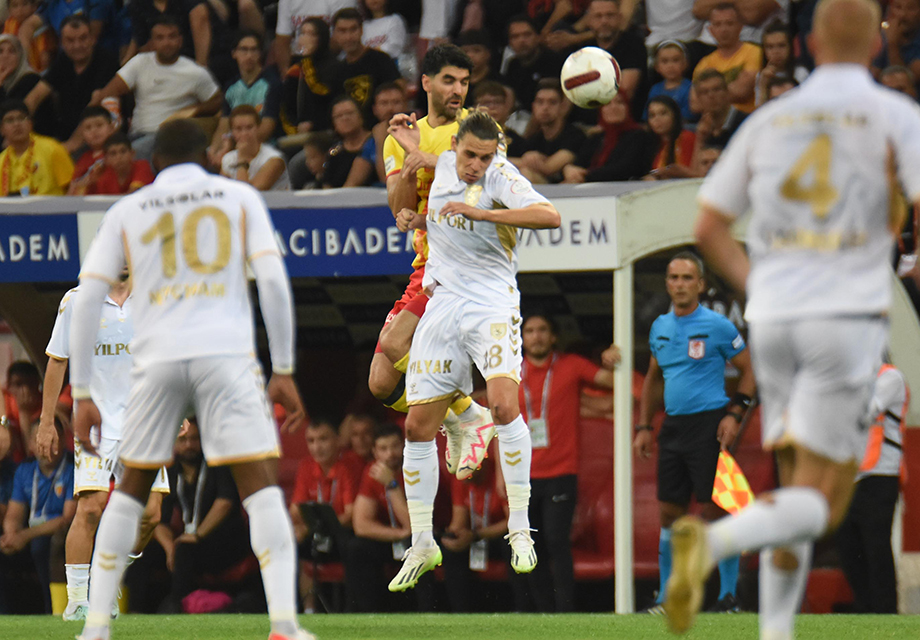 Taylan Antalyalı sakatlığı sonrası gözyaşlarını tutamadı