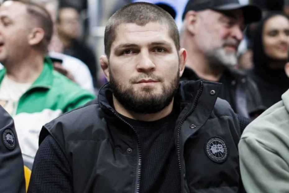 Khabib Nurmagomedov'a uçakta büyük şok: Apar topar indirildi - 1