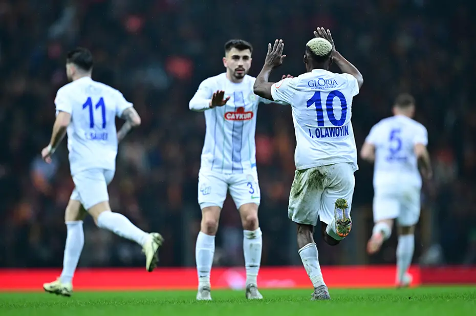 Trio ekibi, Galatasaray-Rizespor maçına damga vuran pozisyonları değerlendirdi - 4 Trio ekibi, Galatasaray-Rizespor maçına damga vuran pozisyonları değerlendirdi - 4