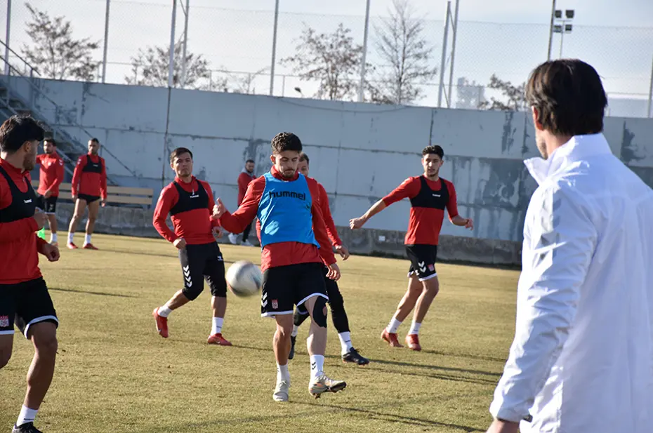 Aaron Boupendza Süper Lig'e mi dönüyor? Eski hocasından transfer itirafı - 2 Aaron Boupendza Süper Lig'e mi dönüyor? Eski hocasından transfer itirafı - 2