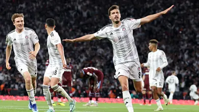 İmzalar atılıyor: Salih Uçan'da anlaşma tamam