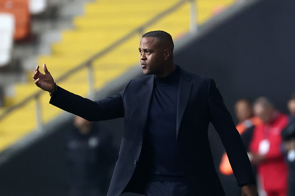 Adana Demirspor dönemi sonra ilk imza: Patrick Kluivert'ın yeni takımı belli oldu