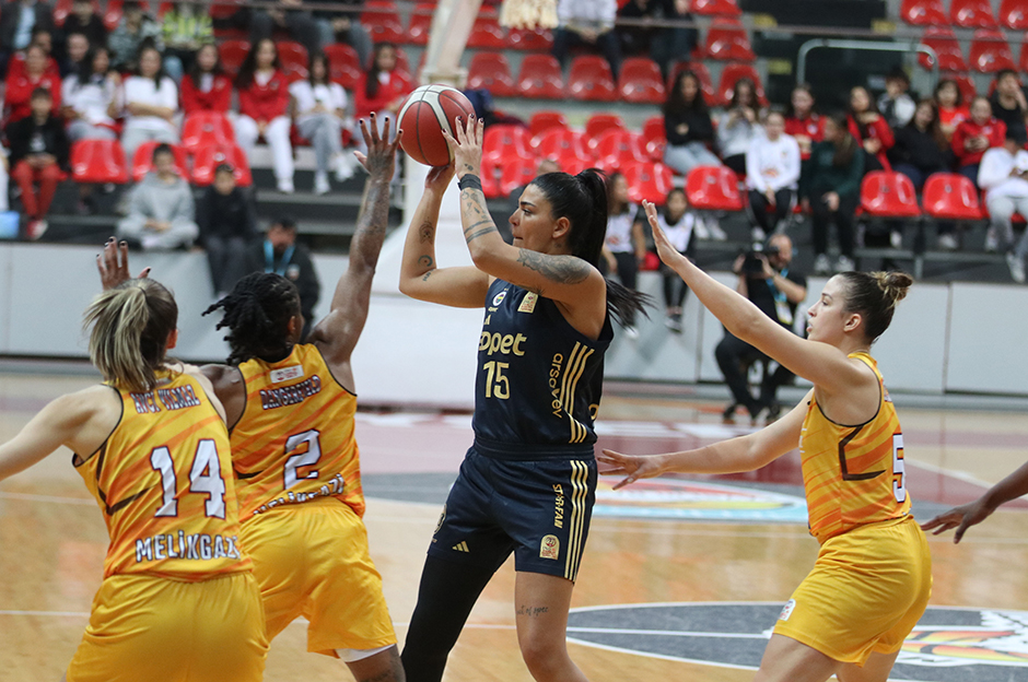 Fenerbahçe Opet'ten 100 sayılık galibiyet