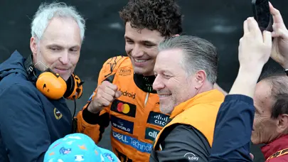 Formula 1'de yeni sezona inanılmaz giriş: Olaylı yarışın galibi Lando Norris