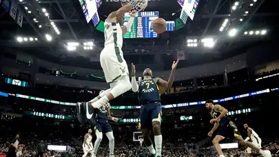 Giannis Antetokounmpo'dan tarihi rekor: 64 sayı...