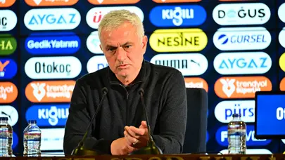 Mourinho, Trabzonspor soyunma odasına giderek özür diledi