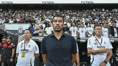 Hollanda'da kabusu yaşayan Beşiktaş'ta beklenen oluyor: Van Bronckhorst son kararı verdi
