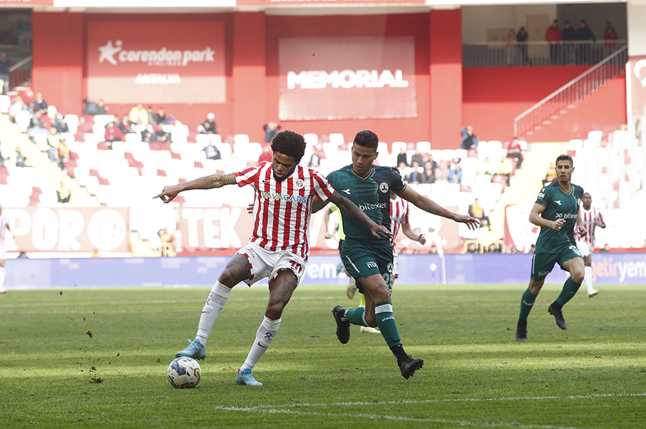 Resmen açıklandı: Luiz Adriano eski takımıyla anlaştı