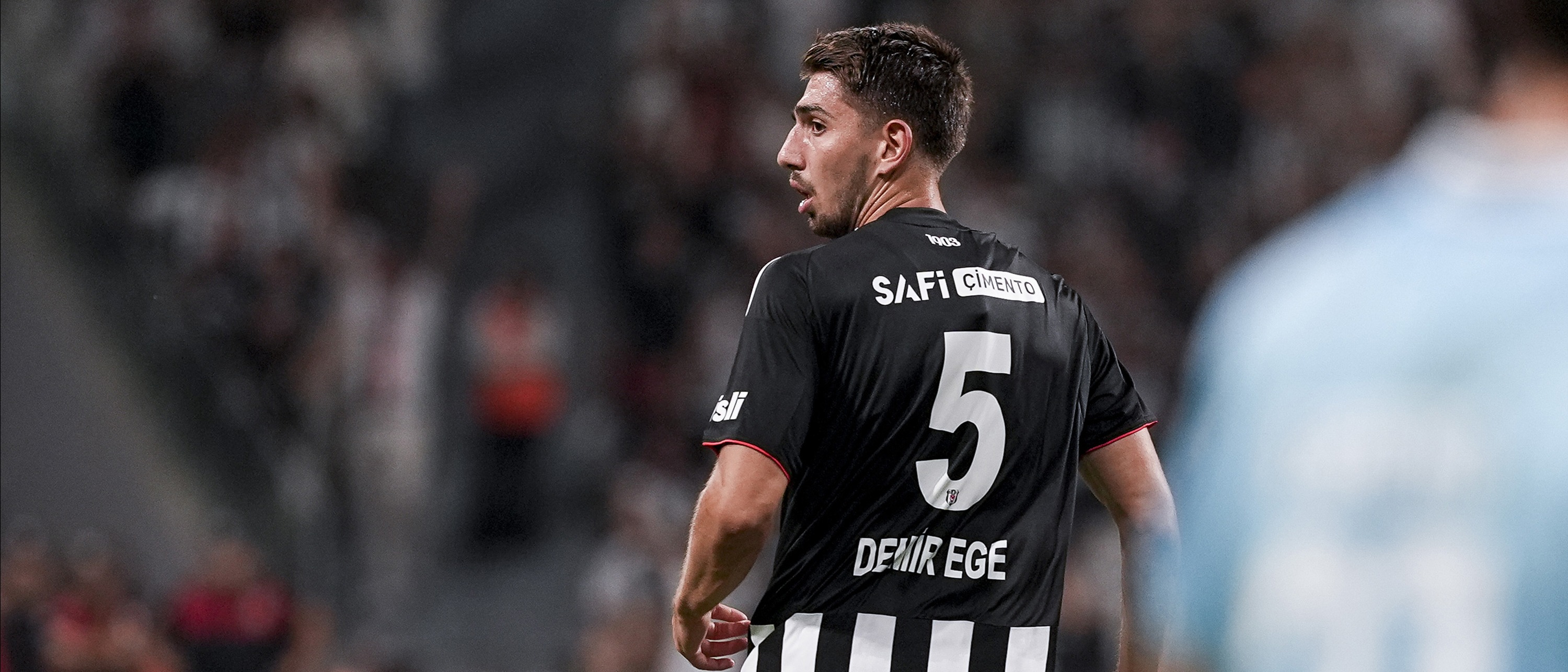 Beşiktaş Yere Kapaklandı, Demir Ege Hakeme 'Kırmızı' Sinyali Verdi: 'Ceza Almayayım Ama...'