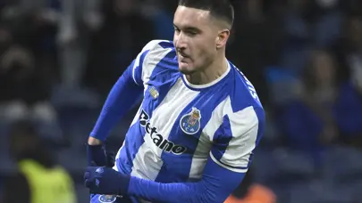 Galatasaray'dan son dakikada golcü operasyonu: 10 milyon euroluk teklif ortaya çıktı Galatasaray'dan son dakikada golcü operasyonu: 10 milyon euroluk teklif ortaya çıktı