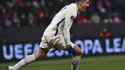 Galatasaray'dan son dakikada golcü operasyonu: 10 milyon euroluk teklif ortaya çıktı Galatasaray'dan son dakikada golcü operasyonu: 10 milyon euroluk teklif ortaya çıktı