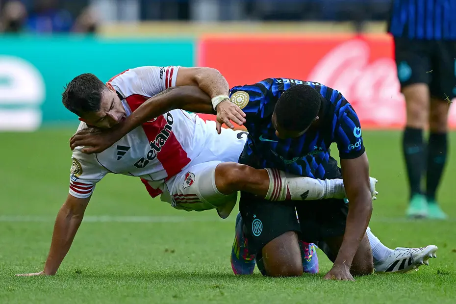 Kulüpler Dünya Kupası'nda ortalık karıştı: Acuna'nın saha içinde kovaladığı Dumfries'e madde yağdırdılar - 9