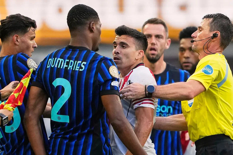 Kulüpler Dünya Kupası'nda ortalık karıştı: Acuna'nın saha içinde kovaladığı Dumfries'e madde yağdırdılar - 5