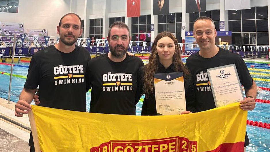 Milli yüzücü Derin Akar, 11 yıllık Türkiye rekorunu kırdı