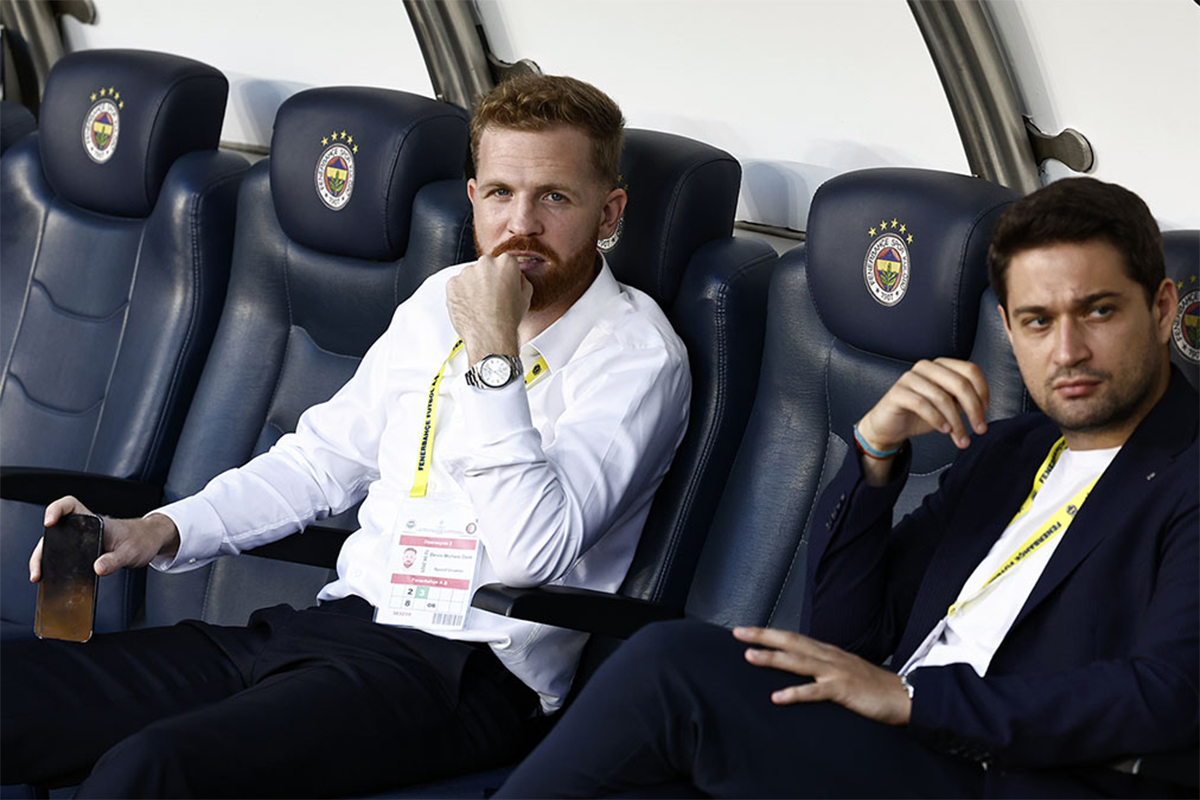 Fenerbahçe'de Ayrılık Rüzgarları Esince Devin Özek Instagram'dan Kaçtı: Dijital Saklambaç Oyunu!
