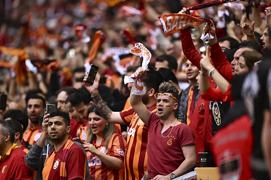 Galatasaraylı taraftarlardan Konya'ya akın: Uçaklarda yer kalmadı - 3 Galatasaraylı taraftarlardan Konya'ya akın: Uçaklarda yer kalmadı - 3