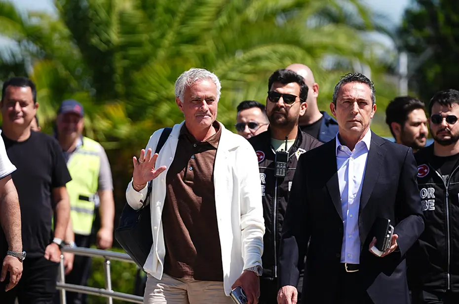 Jose Mourinho görüşme odasına: Fenerbahçe radikal kararların eşiğinde - 4