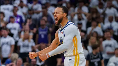 Stephen Curry rekor kırdı, Warriors turu atladı