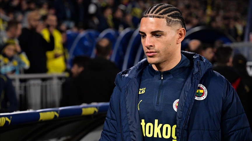 Fenerbahçe’de beklentilerin uzağında kalan Diego Carlos için transfer hareketliliği başladı. Şu an İtalyan ekibi Como’da kiralık olarak forma giyen 32 yaşındaki Brezilyalı stoper için ülkesinden Internacional ve Palmeiras’ın devreye girdiği öne sürüldü. Lucas Collar’ın haberine göre, sarı-lacivertlilerle 2028 yılına kadar sözleşmesi bulunan tecrübeli savunmacı için Internacional yönetimi kolları sıvadı.