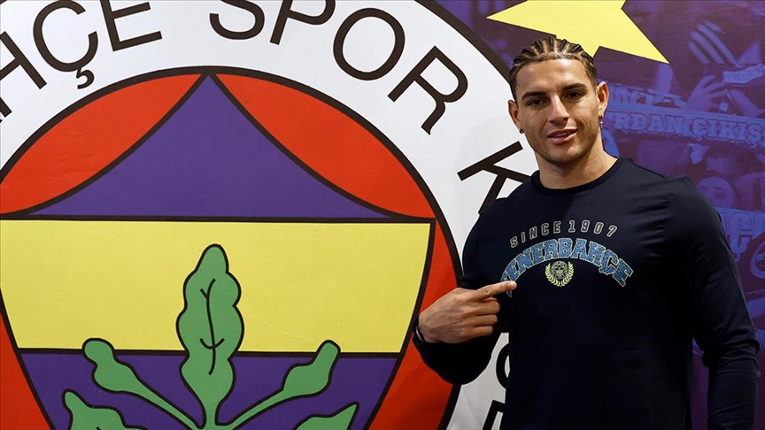 Ancak bu transferin gerçekleşmesi için Internacional'in oldukça karmaşık bir süreci yönetmesi gerekiyor; zira hem Como ile kiralık sözleşmesinin feshi hem de Fenerbahçe ile bonservis pazarlığı için masaya oturulmuş durumda. Brezilya’da transfer penceresinin 3 Mart’ta kapanacak olması, Internacional’i zamanla büyük bir yarışın içine sokarken, Palmeiras’ın da oyuncunun durumunu yakından takip etmesi rekabeti kızıştırıyor. Bu sezon Como formasıyla 19 maçta görev alan Diego Carlos, beklenen patlamayı yapamamasının ardından kariyerine yeniden ülkesinde yön vermeye sıcak bakıyor.