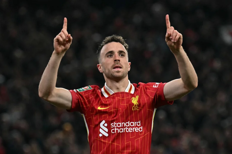 Diogo Jota'nın ölümü sonrası taraftarlar Anfield'a akın etti - 1