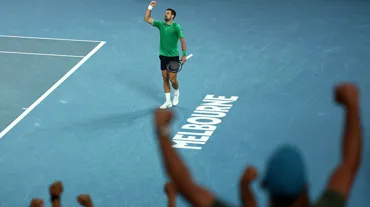 Novak Djokovic enfes maçta Jannik Sinner'i 3-2 yenerek Avustralya Açık'ta finale yükseldi