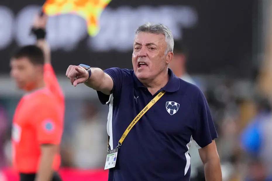 Galatasaray'dan apar topar gönderilen Domenec Torrent, Kulüpler Dünya Kupası'nda tarih yazıyor - 2