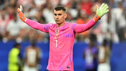 İki kaleci için ret geldi, Livakovic'e gün doğdu! Yeni takımı şekilleniyor İki kaleci için ret geldi, Livakovic'e gün doğdu! Yeni takımı şekilleniyor