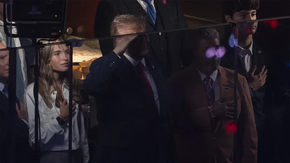 Donald Trump'a şok tepki! ABD tarihine geçtiği statta uzun süre yuhalandı - 4