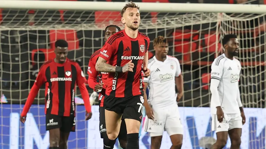 İptal edilen gol ve penaltı kararı için Trio ekibi hemfikir! Gaziantep FK - Beşiktaş maçının tartışmalı pozisyonları - 6