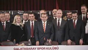 Dursun Özbek ile yönetimi mazbatalarını aldı Dursun Özbek ile yönetimi mazbatalarını aldı