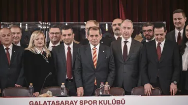 Dursun Özbek ile yönetimi mazbatalarını aldı: "Geçmiş dönemde yaptıklarımızdan daha iyisini yapacağız"