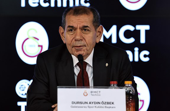 Dursun Özbek Forma Lansmanında 'Farkında Olun' Manifestosu Yayınladı!
