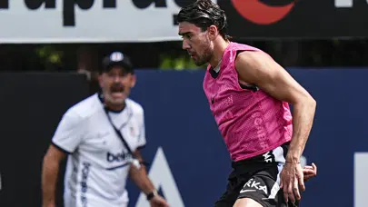 Vincenzo Italiano, merakla beklenen Dusan Vlahovic kararını canlı yayında duyurdu Vincenzo Italiano, merakla beklenen Dusan Vlahovic kararını canlı yayında duyurdu