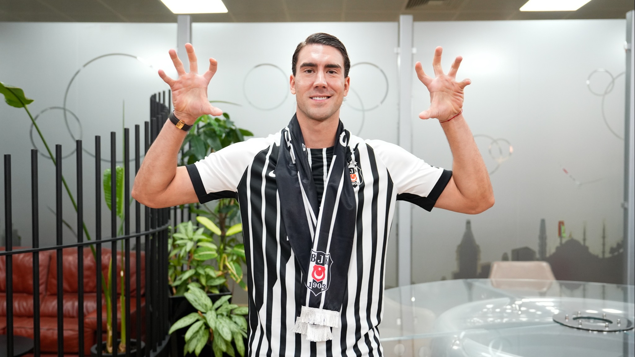Dusan Vlahovic kaç numarayı giyecek? Forması satışa çıktıDusan Vlahovic kaç numarayı giyecek? Forması satışa çıktı