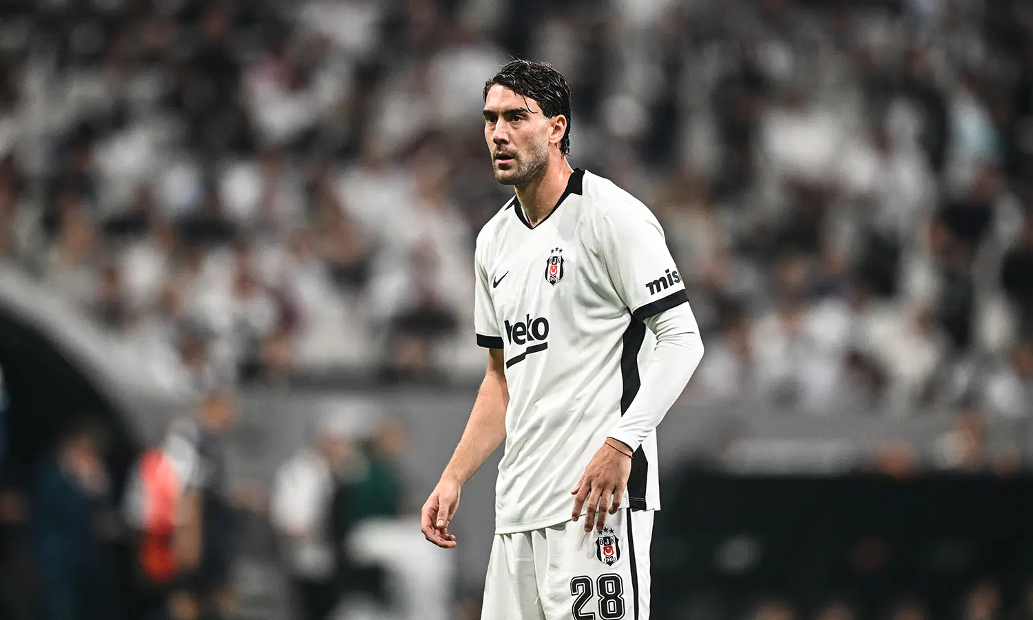 Beşiktaş&#x27;ın yıldızı Dusan Vlahovic&#x27;ten kötü haber! 4 maçta forma giyemeyecek | NTVSpor