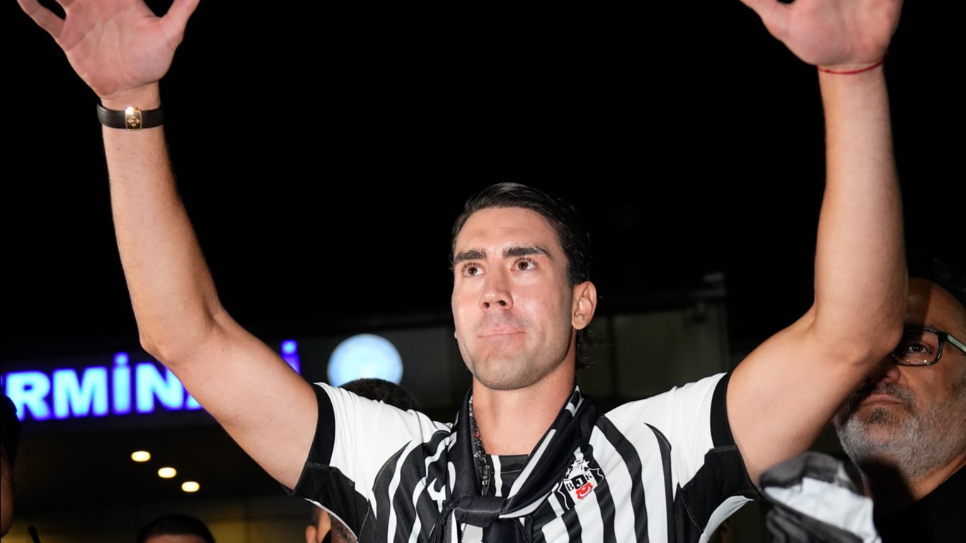 Beşiktaş yeni golcüsü Vlahovic'le imzaladı: Transfer maliyeti KAP'ta