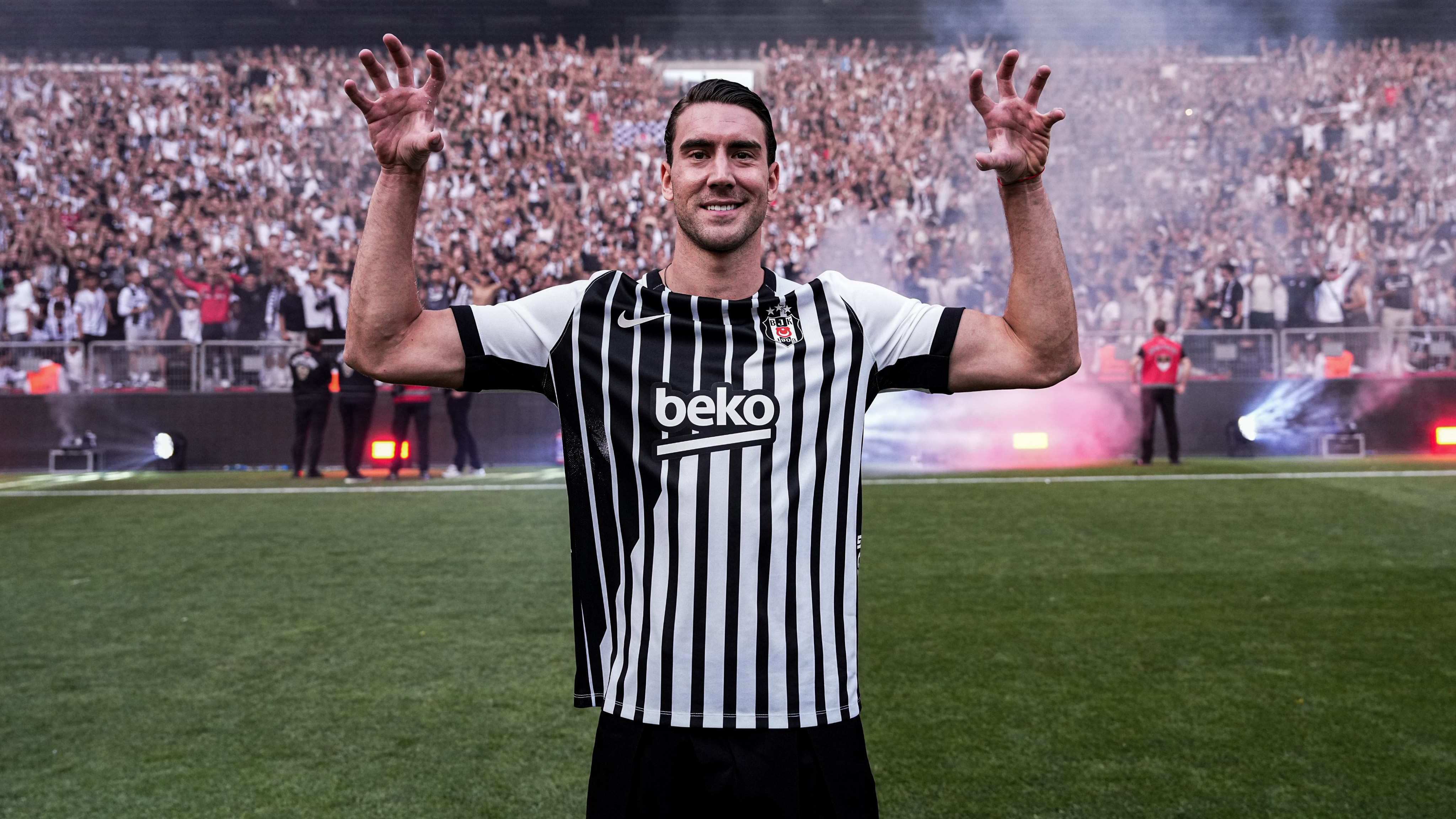 Beşiktaş'tan Dusan Vlahovic için videolu paylaşımBeşiktaş'tan Dusan Vlahovic için videolu paylaşım