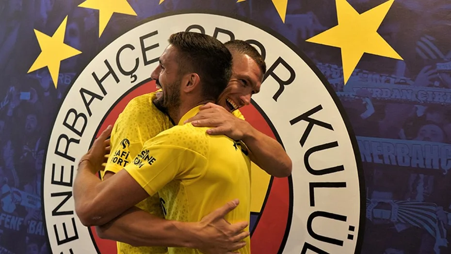  Fenerbahçe'de sözleşmesi süren bir isim daha takımdan ayrılıyor - 1