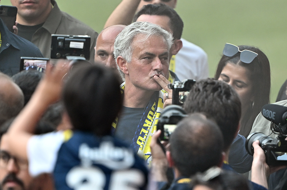 Fenerbahçe'nin Mourinho'ya sunduğu rekor transfer bütçesini açıkladı: Hagi detayı dikkat çekti