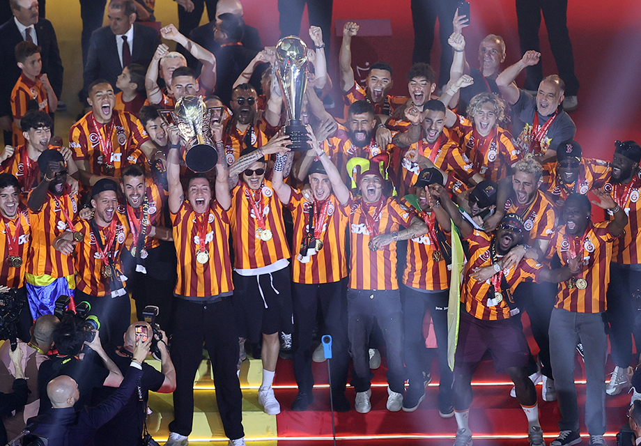Görkemli kutlama: Şampiyon Galatasaray kupalarına kavuştu