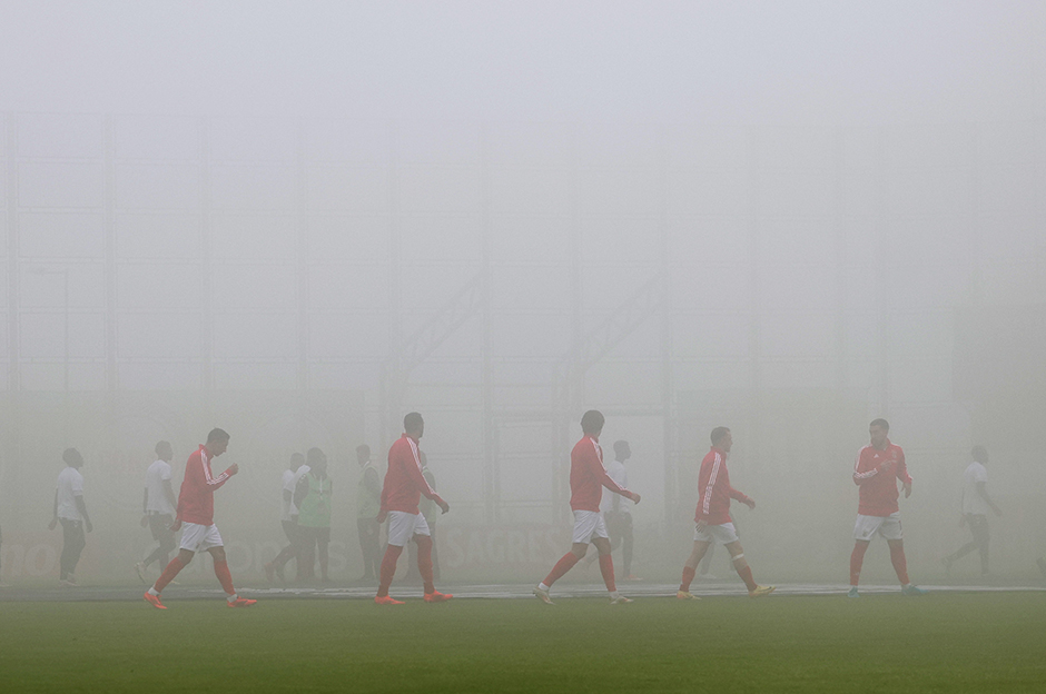 Benfica'nın maçına sis engeli: Müsabaka sadece 9 dakika oynanabildi
