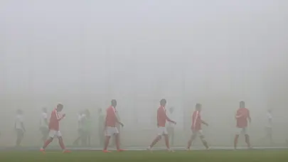 Benfica'nın maçına sis engeli: Müsabaka sadece 9 dakika oynanabildi