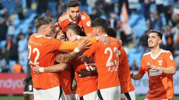 İZLE | 1. Lig maçında ilginç an: Top hakeme çarptığı için gol iptal edildi