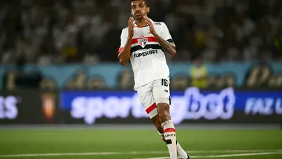 Fenerbahçe'nin eski yıldızı hastaneye kaldırıldı: Kulübü son durumunu açıkladı