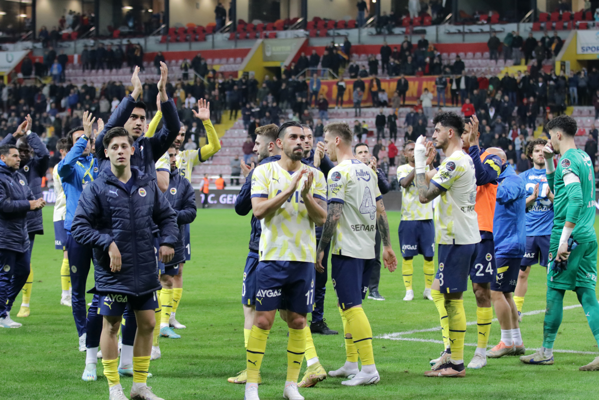 "Perşembe için çıkarılacak dersler var" - Spor yazarları Fenerbahçe için ne dedi?