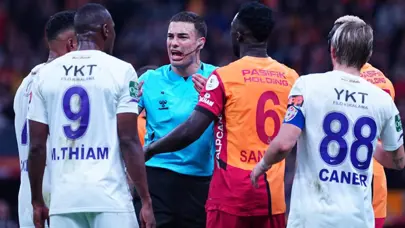 Trio ekibi, Galatasaray-Eyüpspor maçına noktayı koydu: Penaltı, kırmızı kart...